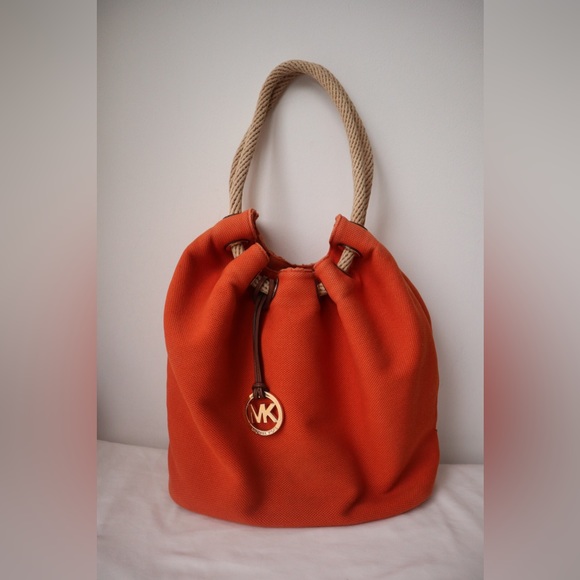 Sale🔥 Michael Kors Bucket Bag - Picture 4 of 13